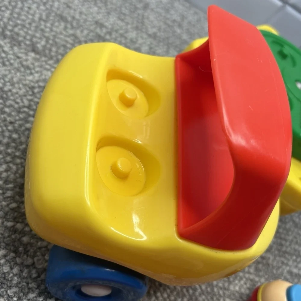 Little Tikes VTG Construction Truck W People Yellow W Bucket Lift Nice Condition